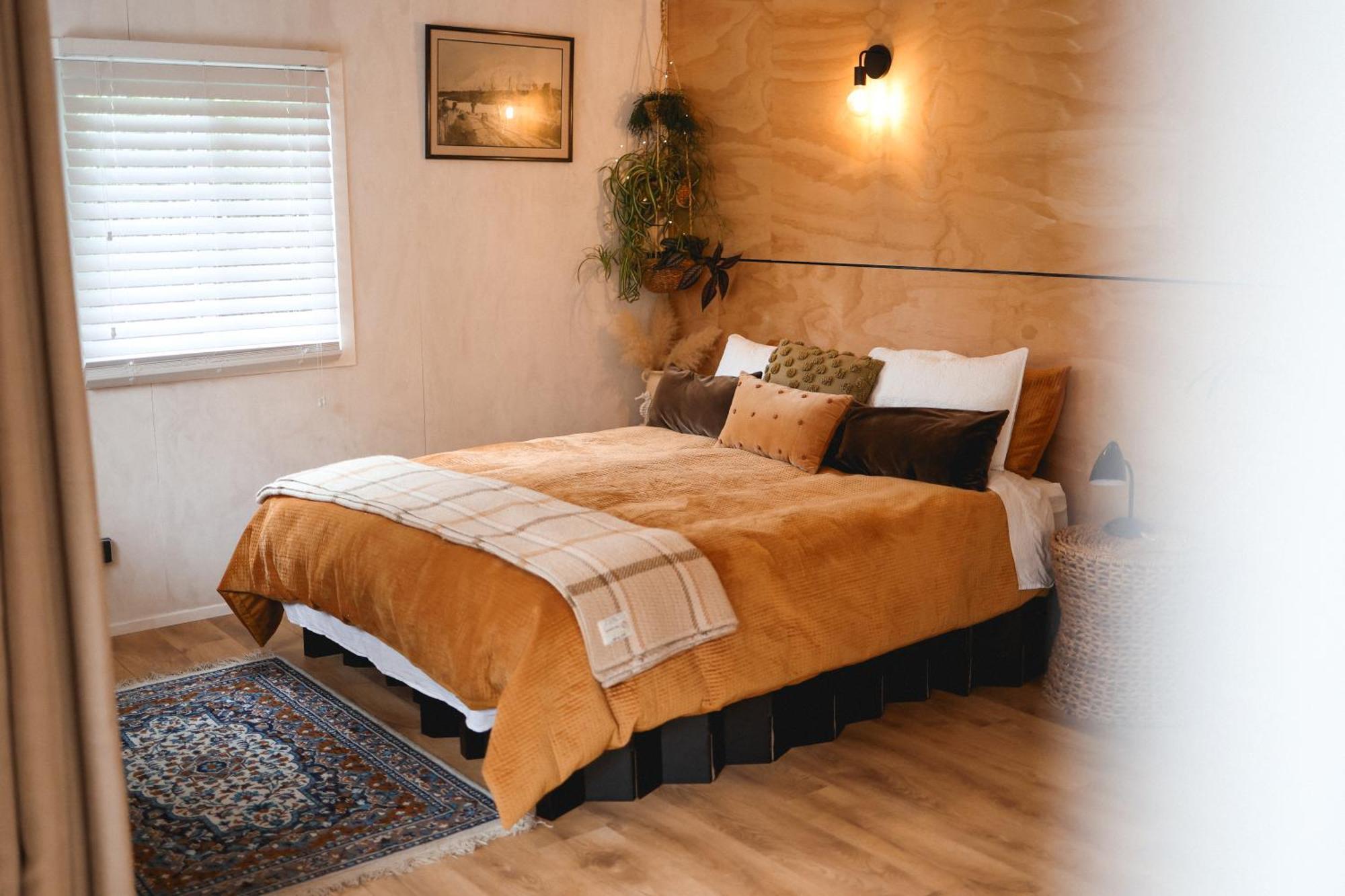 Kaitake Kabana - Unique, Off-Grid, Studio Retreat Oakura Екстериор снимка