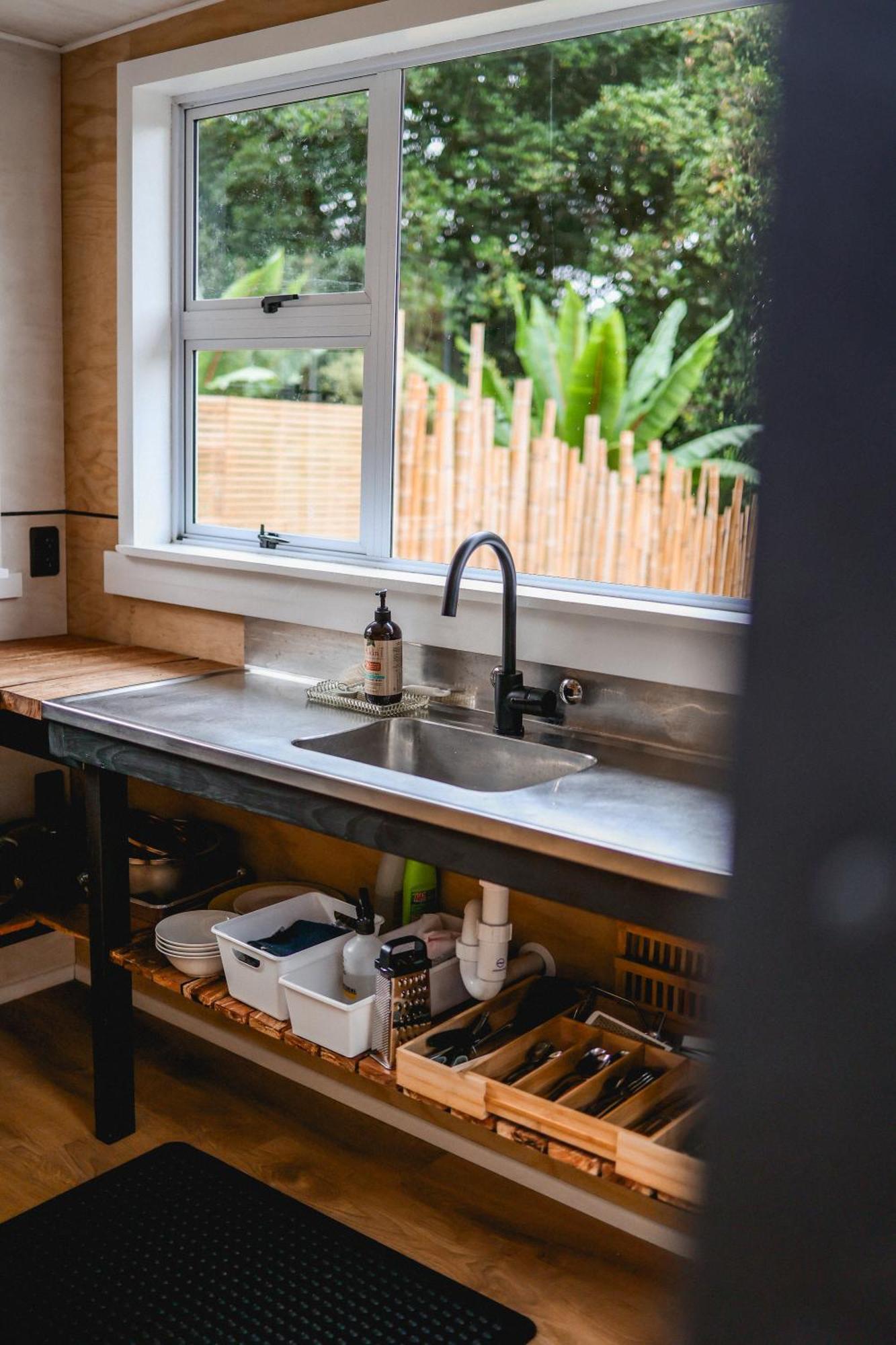 Kaitake Kabana - Unique, Off-Grid, Studio Retreat Oakura Екстериор снимка