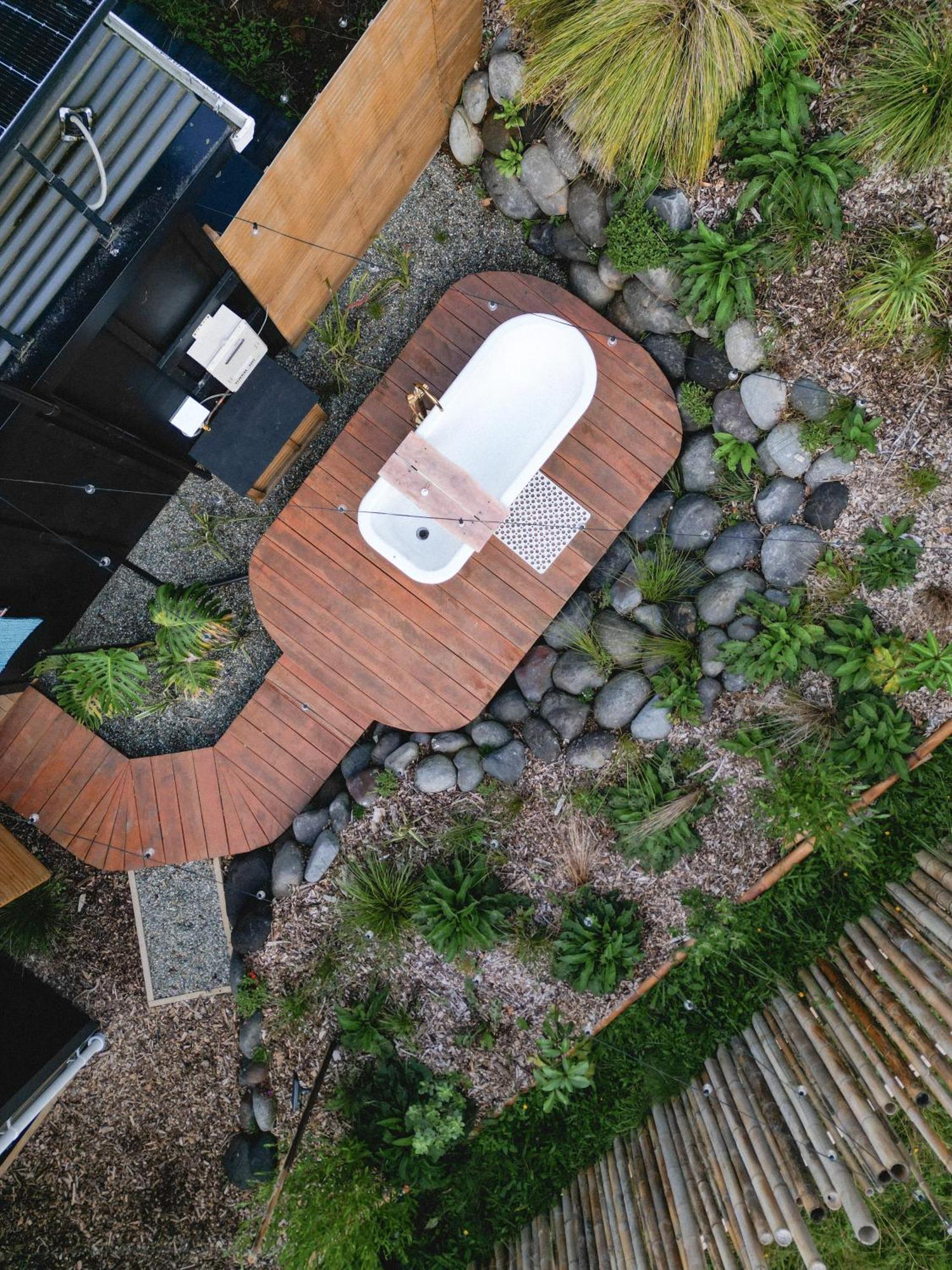 Kaitake Kabana - Unique, Off-Grid, Studio Retreat Oakura Екстериор снимка