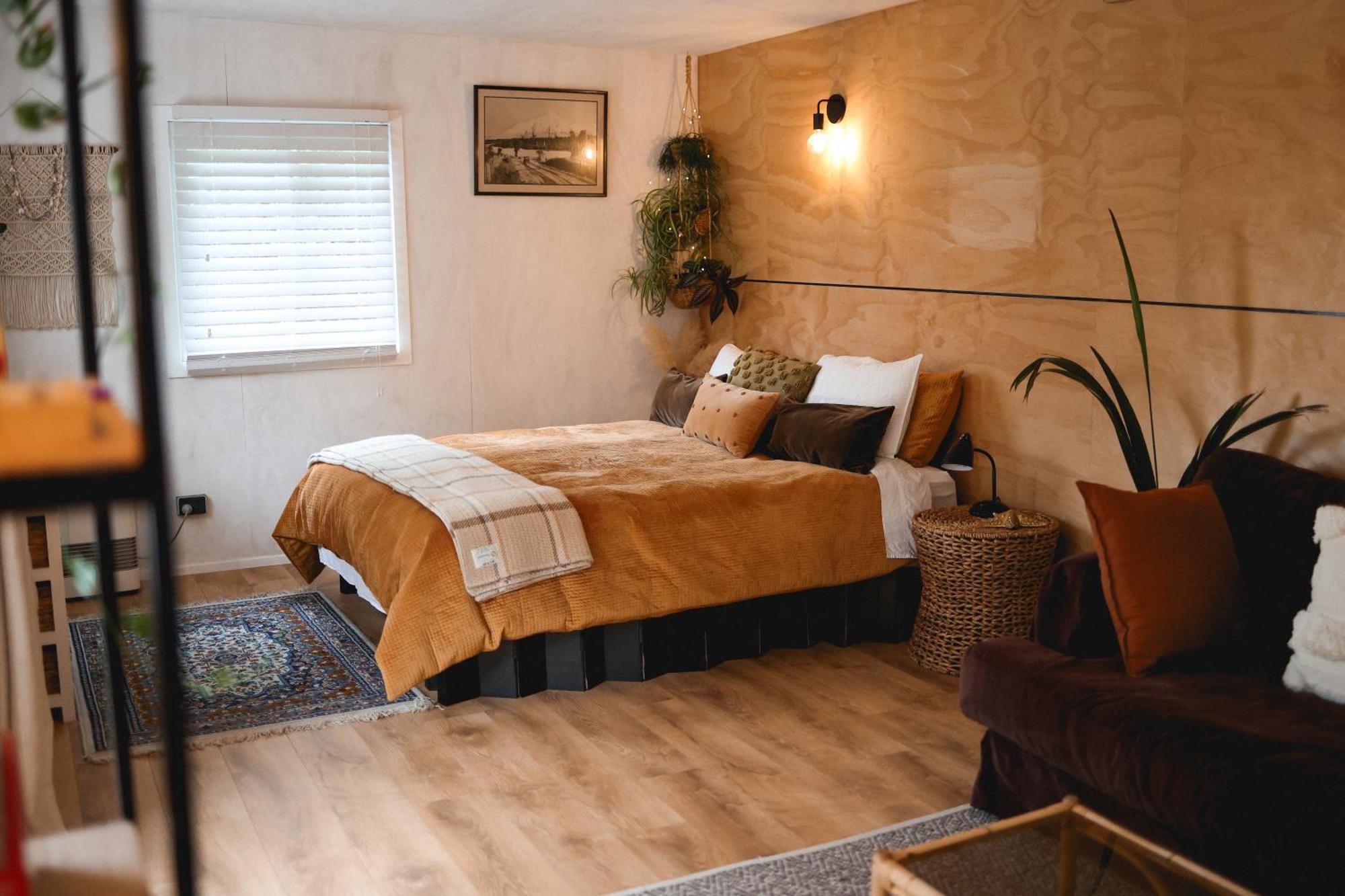 Kaitake Kabana - Unique, Off-Grid, Studio Retreat Oakura Екстериор снимка